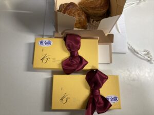 フランス菓子16区　アップルパイ、奄美パッションフルーツキューブショコラ　